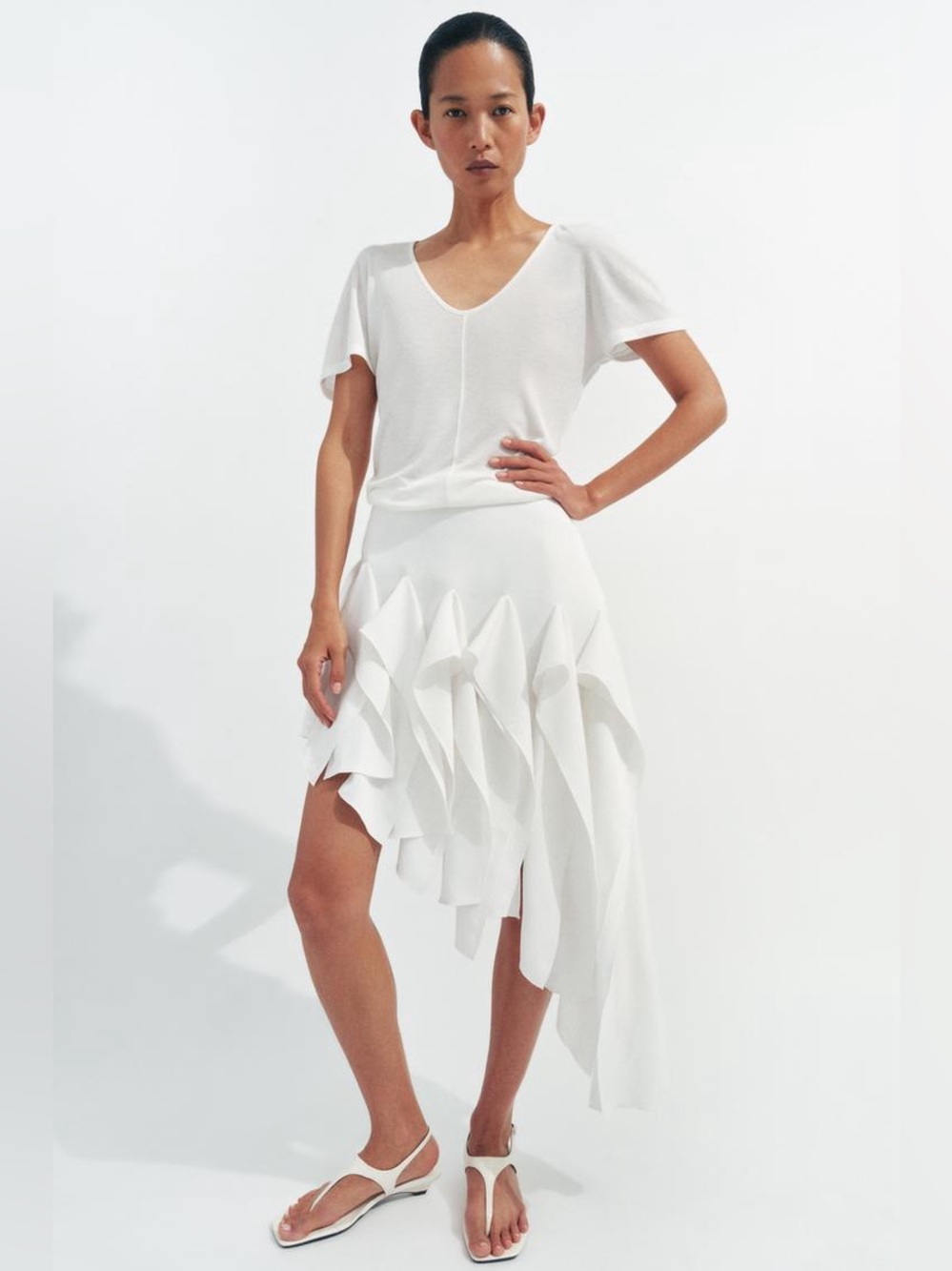 NWT. Zara ZW Collection White Asymmetric Ruffled Mid-Rise Skirt. Size L.